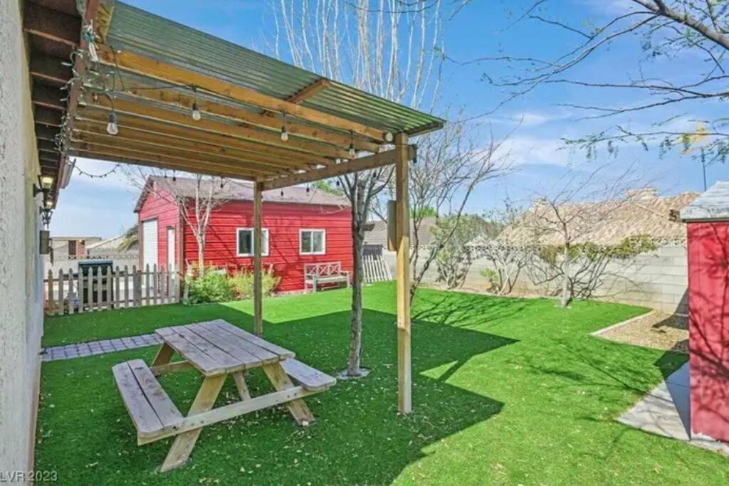 Beautiful Oasis With Rv Or Boat Parking Villa Henderson Exterior foto